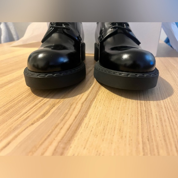 Prada Black leather lace up loafer. Woman’s size 7. - Picture 9 of 12